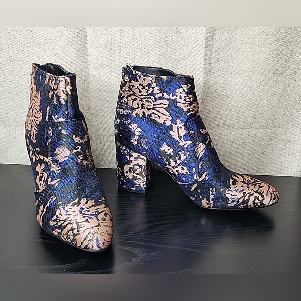 Guess Boots GUC Women Brocade Ankle Bootie Fashion Shoe Size 7